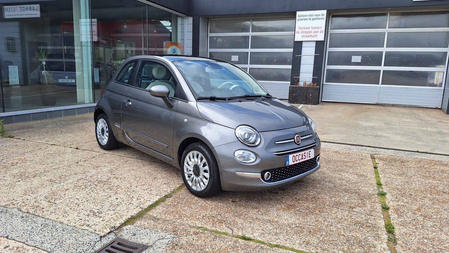Grijze Fiat 500 tweedehandswagen voor Garage Peter in Bredene