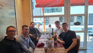 🍕 Team Garage Peter sluit het schooljaar af in stijl! 🚗🌞