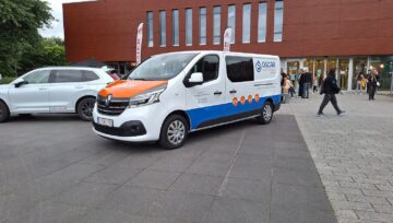 Garage Peter sponsort Dansschool Dansier in Bredene en biedt wagen- en camionetteverhuur via Oscar Autoverhuur