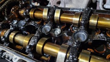 🔧 Dit gebeurt er als je te lang wacht met een olieverversing! 🔧