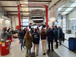 praktijkopleiding auto werkplaats garage peter bredene wit geel kruis tweedehandswagens garage peter bredene oostende (19)