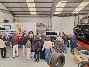 praktijkopleiding auto werkplaats garage peter bredene wit geel kruis tweedehandswagens garage peter bredene oostende (3)