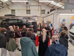 praktijkopleiding auto werkplaats garage peter bredene wit geel kruis tweedehandswagens garage peter bredene oostende (4)
