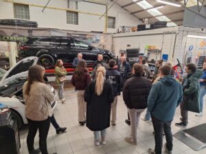 praktijkopleiding auto werkplaats garage peter bredene wit geel kruis tweedehandswagens garage peter bredene oostende (5)