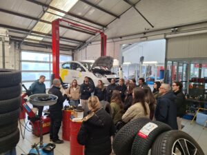 praktijkopleiding auto werkplaats garage peter bredene wit geel kruis tweedehandswagens garage peter bredene oostende (6)