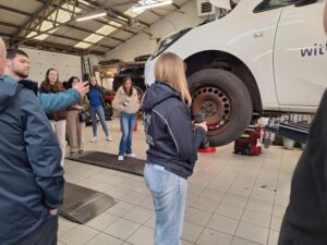 praktijkopleiding auto werkplaats garage peter bredene wit geel kruis tweedehandswagens garage peter bredene oostende (8)